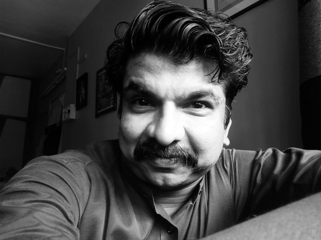 बहुगुणी रंगकर्मी अभिजीत झुंजारराव यांच्याशी गप्पा